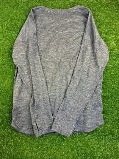 Polera deportiva gris manga larga Nike para hombre - miniatura 3