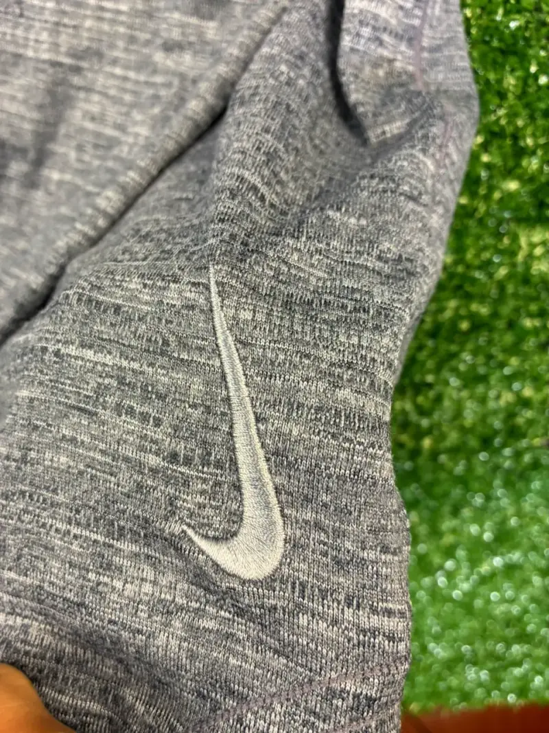 Polera deportiva gris manga larga Nike para hombre - 5