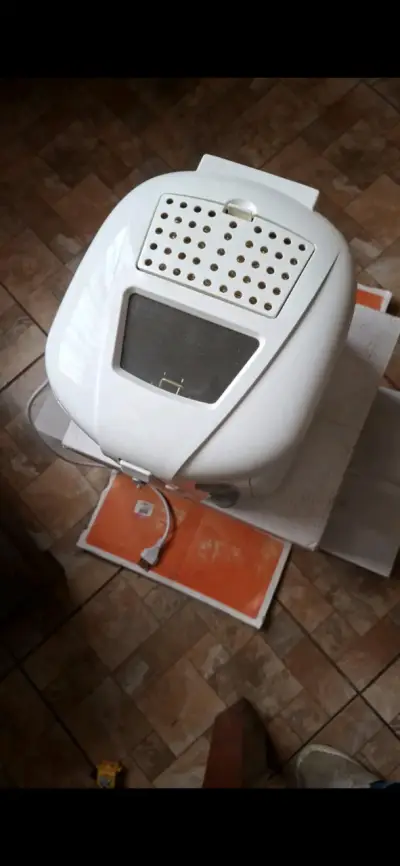 Freidora eléctrica blanca con control de temperatura - miniatura 3