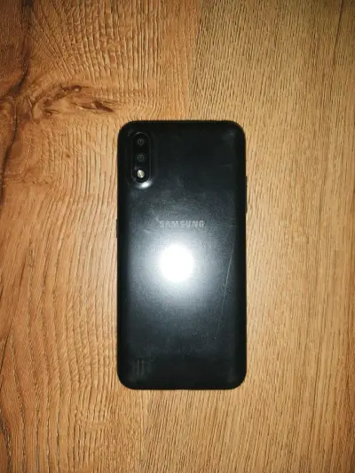 Smartphone Samsung Galaxy A10 en buen estado - miniatura 1