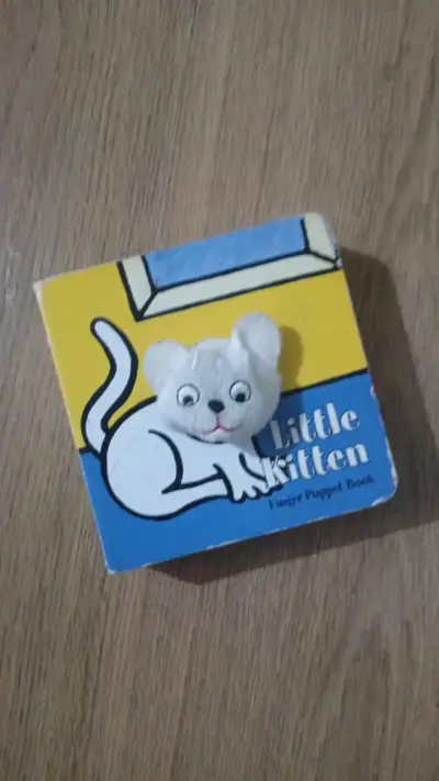 Libro infantil con títere de dedo 'Little Kitten' - miniatura 1