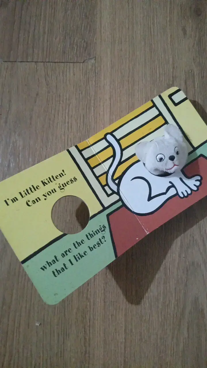 Libro infantil con títere de dedo 'Little Kitten' - 3