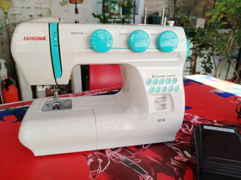 Máquina de Coser Janome 3016 con 84 Funciones - 1