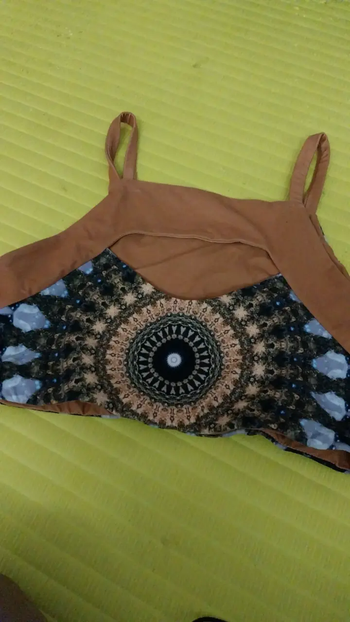 Top deportivo con diseño mandala - 2