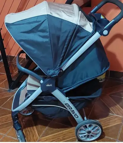 Coche de bebé Chicco Bravo plegable - miniatura 1