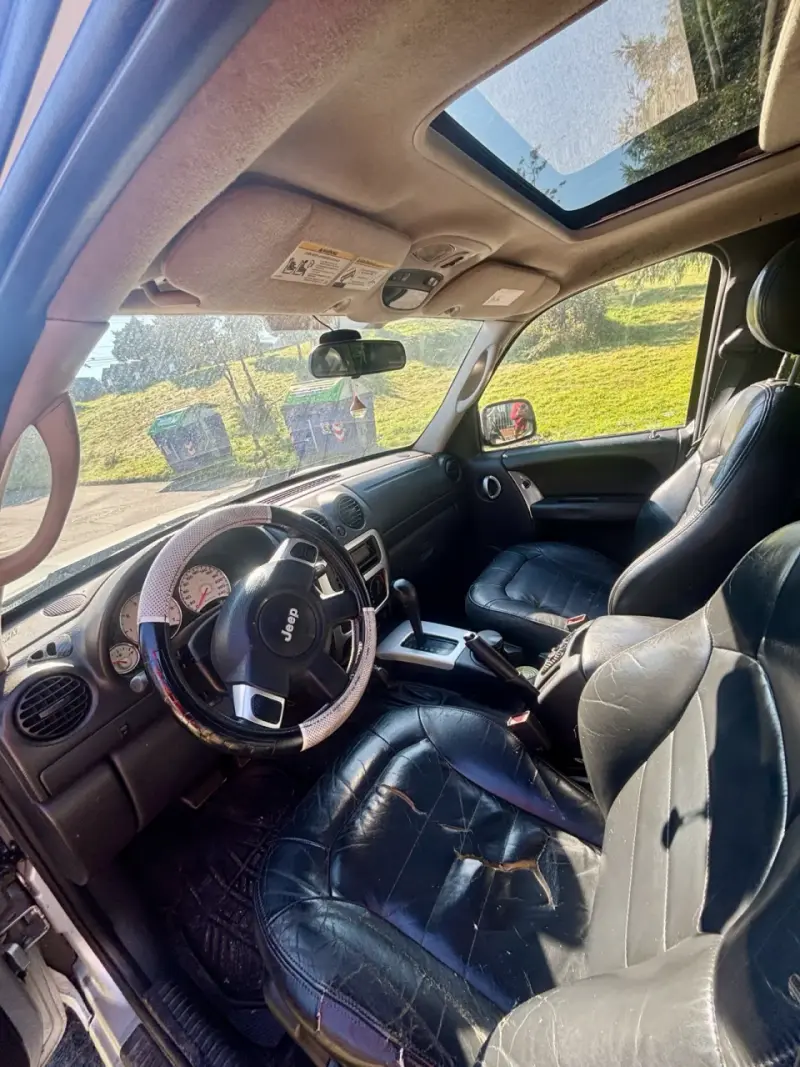 Jeep Cherokee 4x4 en buen estado - 4