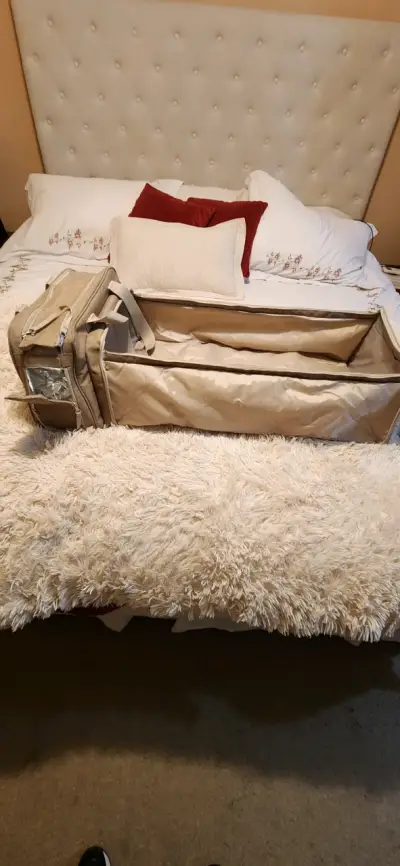 Bolso cambiador Infanti beige con múltiples compartimentos - miniatura 2