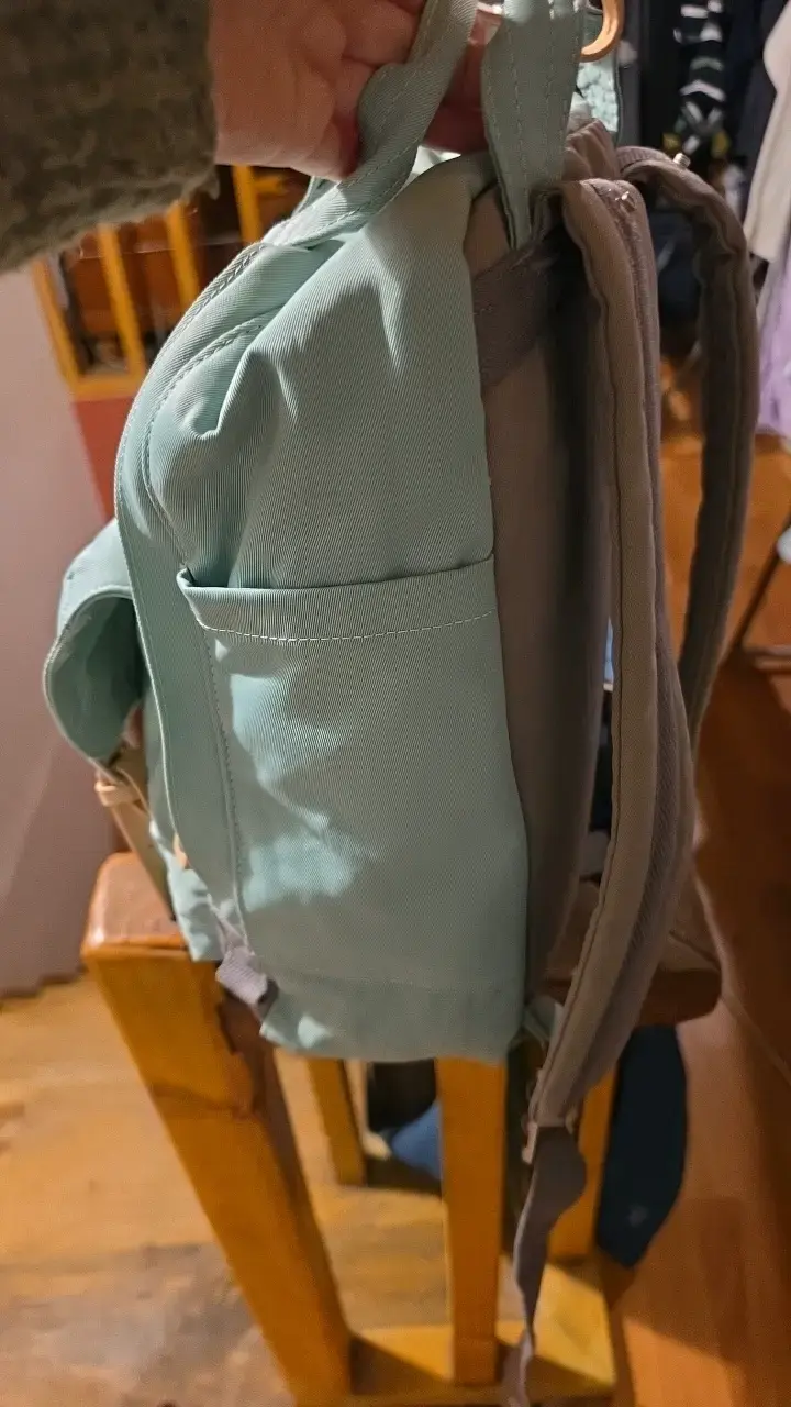 Mochila verde Yambo con correas ajustables - 2