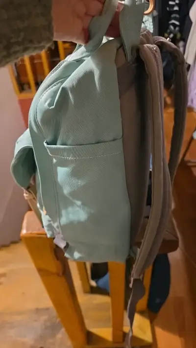 Mochila verde Yambo con correas ajustables - miniatura 2