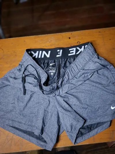 Shorts deportivos Nike Dri-FIT grises para hombre - miniatura 1