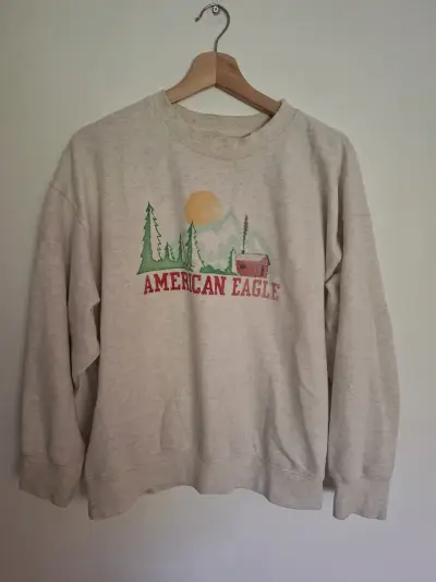 Polerón American Eagle blanco con diseño Talla M - miniatura 2
