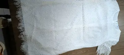 Vestido de encaje blanco elegante - miniatura 3