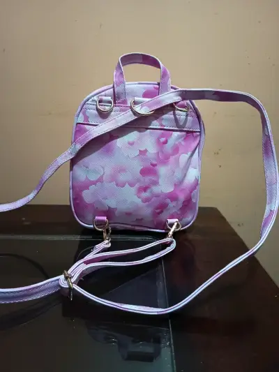 Mochila pequeña rosa con diseño floral - miniatura 4