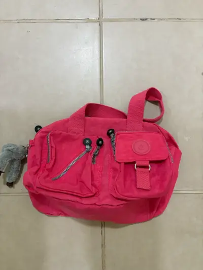 Bolso de mano rojo con múltiples bolsillos - miniatura 1