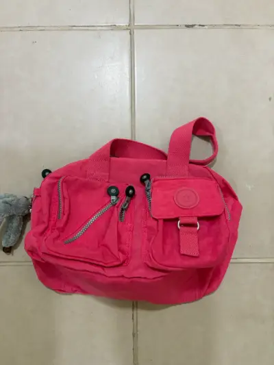 Bolso de mano rojo con múltiples bolsillos - miniatura 2
