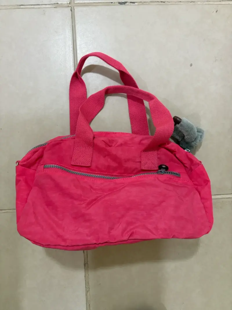 Bolso de mano rojo con múltiples bolsillos - 4