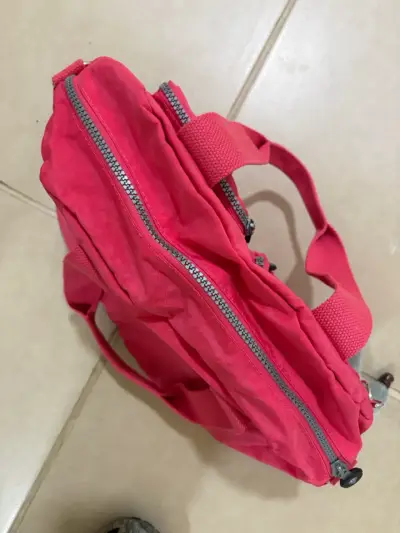 Bolso de mano rojo con múltiples bolsillos - miniatura 5