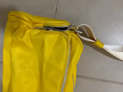 Banano amarillo con correa ajustable - miniatura 4