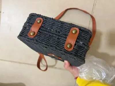 Cartera de mimbre con correa de cuero - miniatura 3