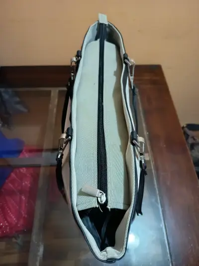 Bolso tote grande gris con asas negras - miniatura 3