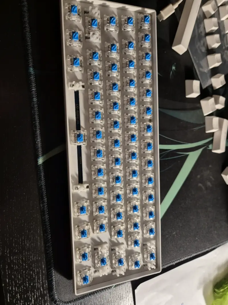 Teclado Mecánico Royal Kludge RK61 RGB Bluetooth - 4
