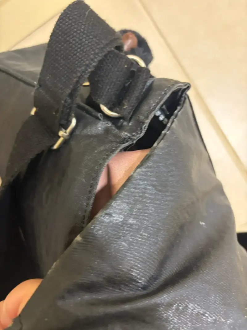 Bandolera negra con cierre - 5
