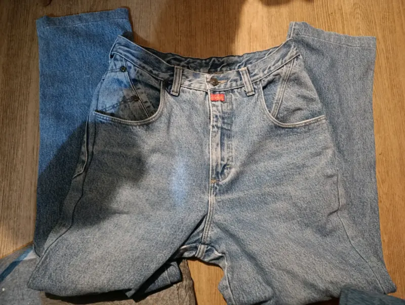Jeans Wrangler clásicos de mezclilla azul - 3