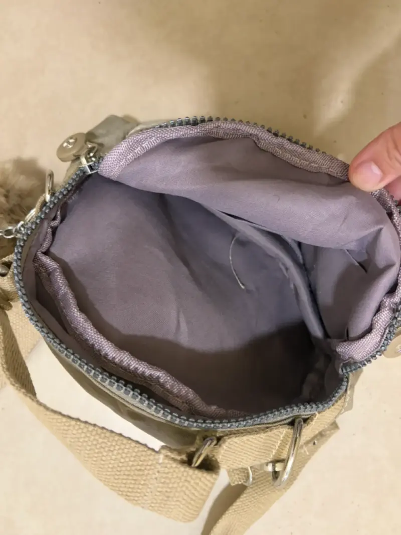 Bandolera beige con pompón - 3