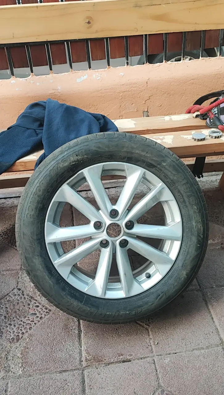 Llanta qashqai 215/60R16