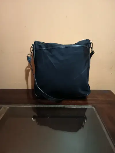 Cartera Michael Kors con detalle segunda foto - miniatura 3