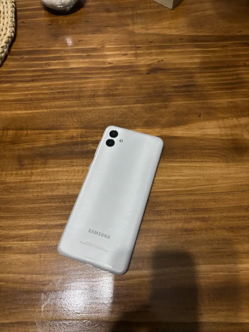 Samsung Galaxy A04 con cargador original - 5