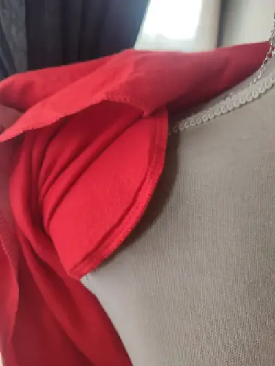 Chaqueta roja vintage con botones decorativos - miniatura 3