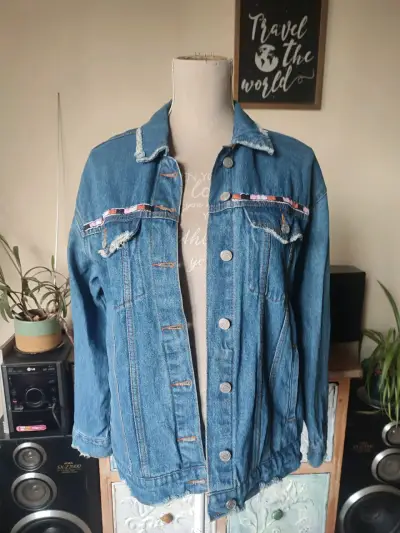 Chaqueta de mezclilla intervenida - miniatura 1