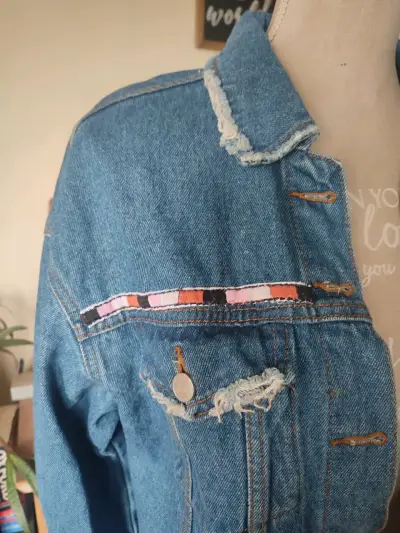 Chaqueta de mezclilla intervenida - miniatura 2