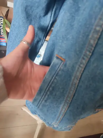 Chaqueta de mezclilla intervenida - miniatura 3