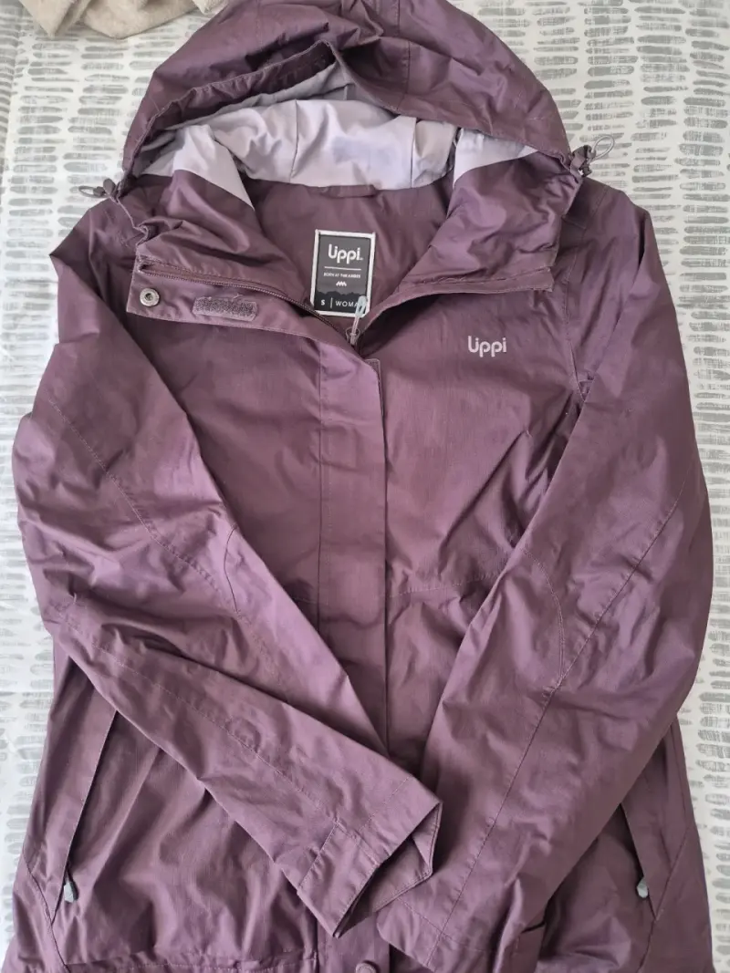 Chaqueta impermeable morada para mujer Uppi