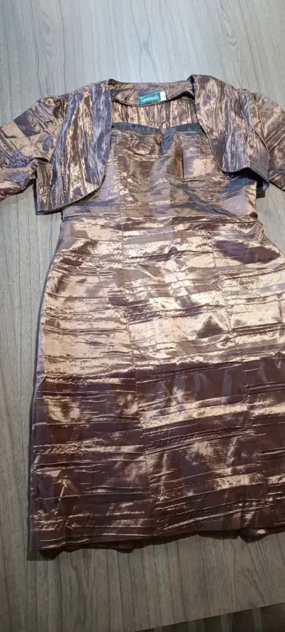 Vestido de cóctel dorado con bolero - miniatura 6