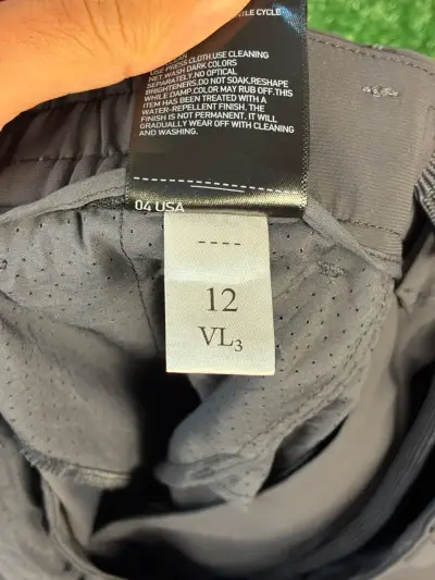 Pantalón Uniqlo Hombre Talla S (27-30) - Gris Oscu - miniatura 2