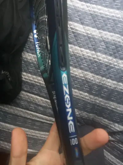 Raqueta de Tenis Yonex Ezone 100 con Funda - miniatura 5