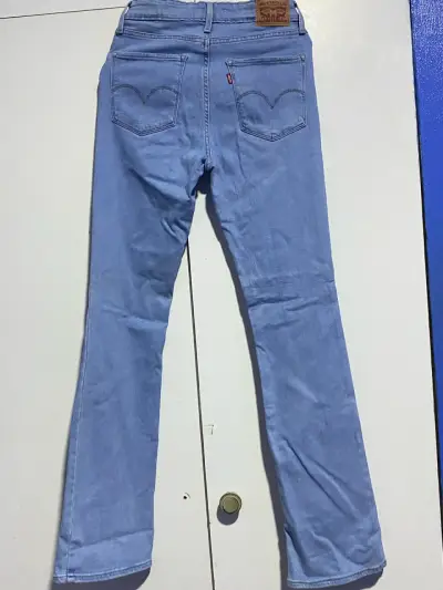 Jeans Levi's 725 High Rise Bootcut Mujer - miniatura 2