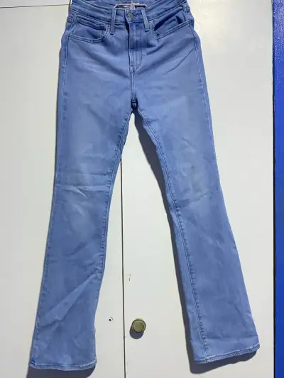 Jeans Levi's 725 High Rise Bootcut Mujer - miniatura 3