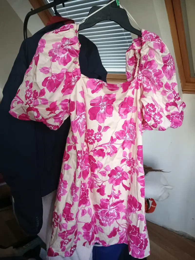 Vestido floral rosa con mangas abullonadas MNG - 3