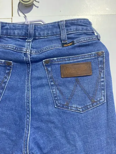 Jeans Wrangler acampanados azul talla 34 - miniatura 1