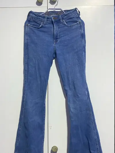 Jeans Wrangler acampanados azul talla 34 - miniatura 2