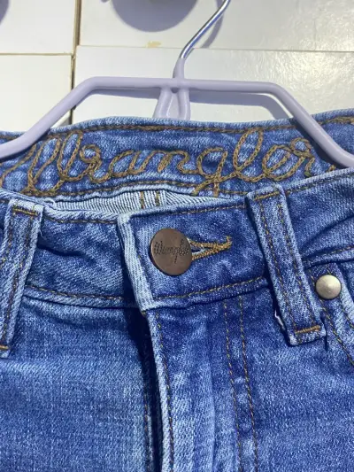 Jeans Wrangler acampanados azul talla 34 - miniatura 4