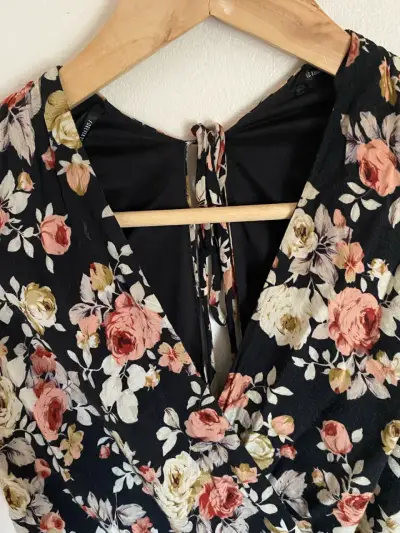 Vestido Floral Negro Forever 21 - miniatura 3
