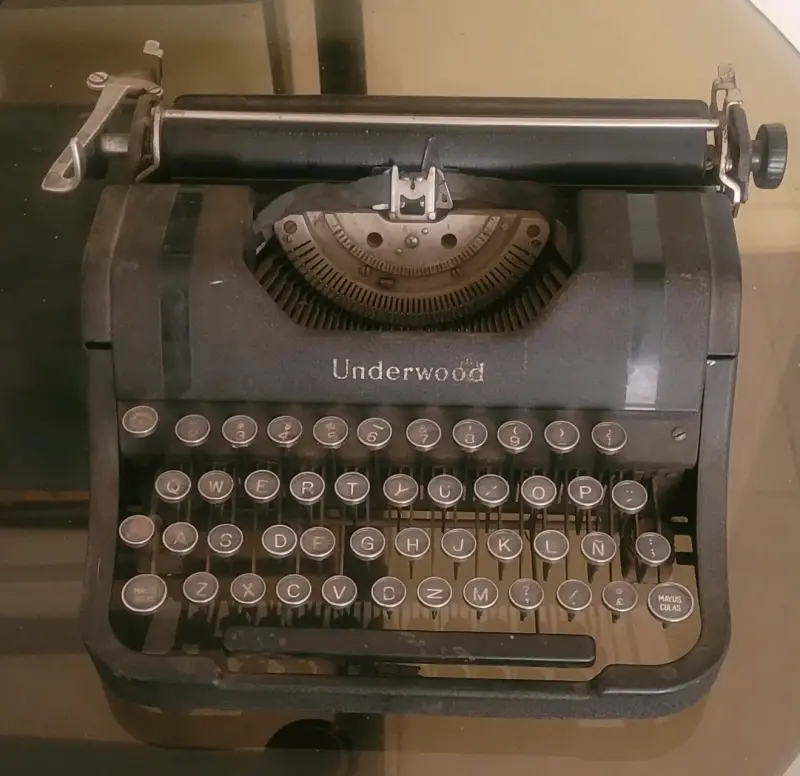 Máquina de Escribir Vintage Underwood Negra - 1