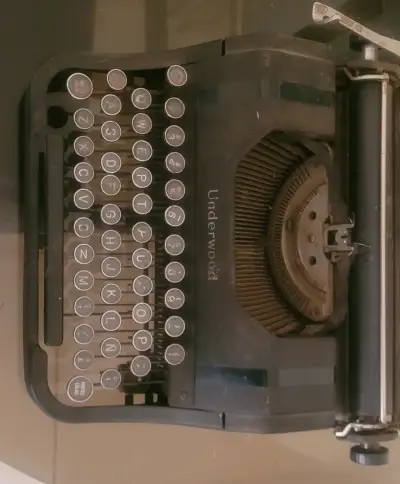 Máquina de Escribir Vintage Underwood Negra - miniatura 5