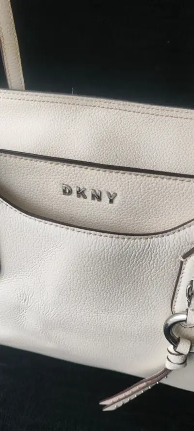 Bolso de cuero beige DKNY elegante - miniatura 2