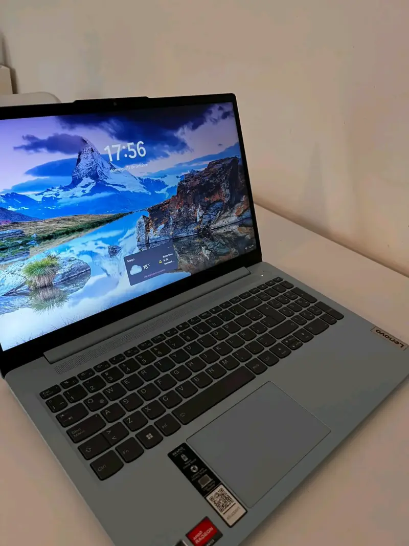 Laptop Lenovo con pantalla de 15 pulgadas - 2